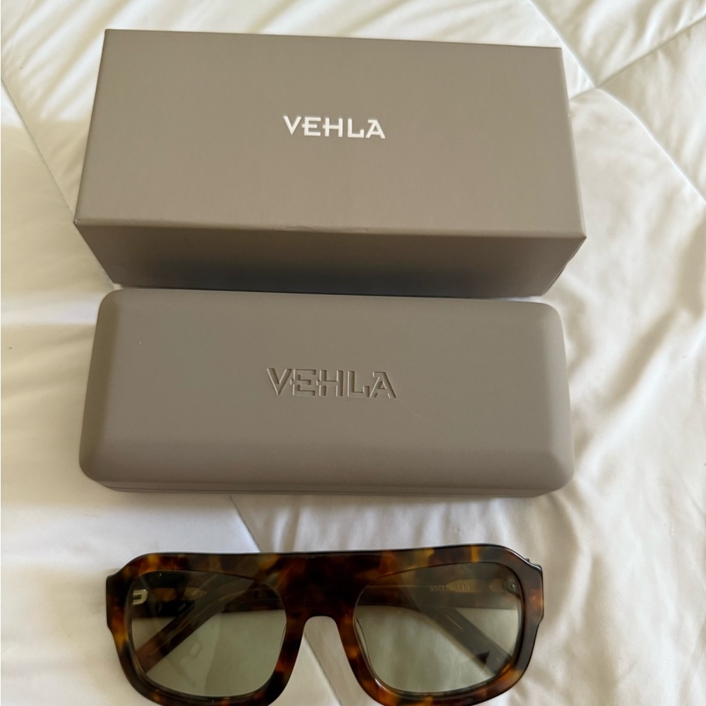 VEHLA Tortoiseshell Rectangular Sunglasses with G… - image 3